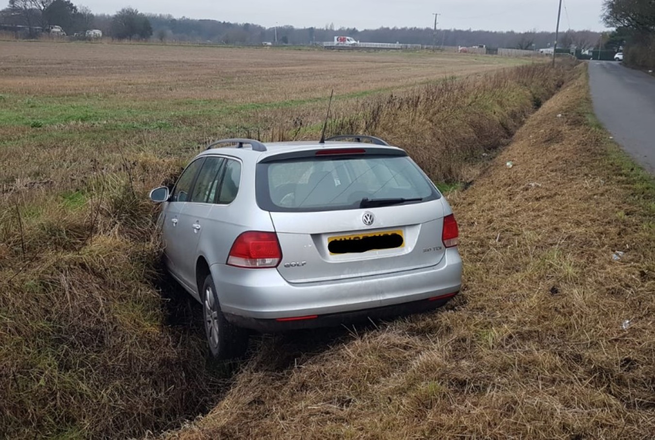 carnage-on-wyke-cop-near-southport-as-two-cars-end-up-in-ditches-in
