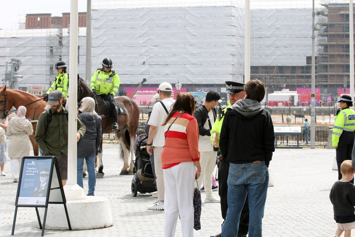 cop horse