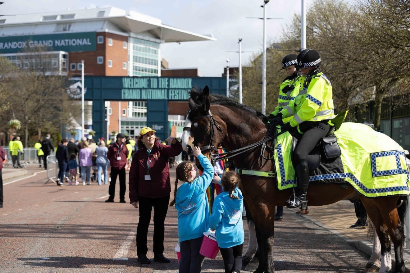 cop horse